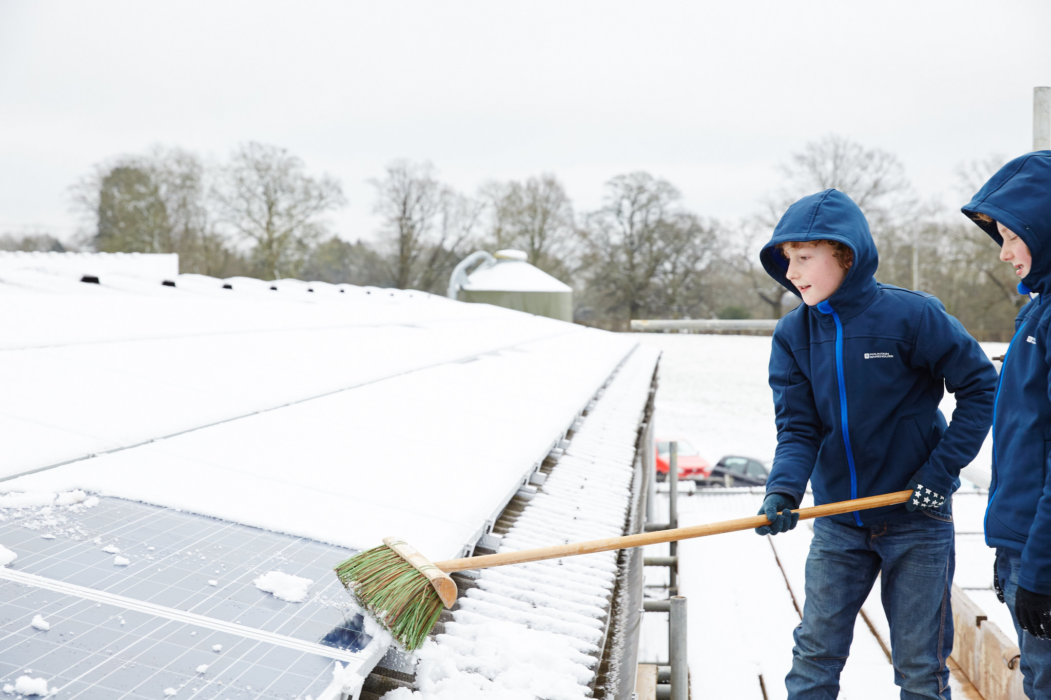 Removing snow from solar panels : r/oddlysatisfying