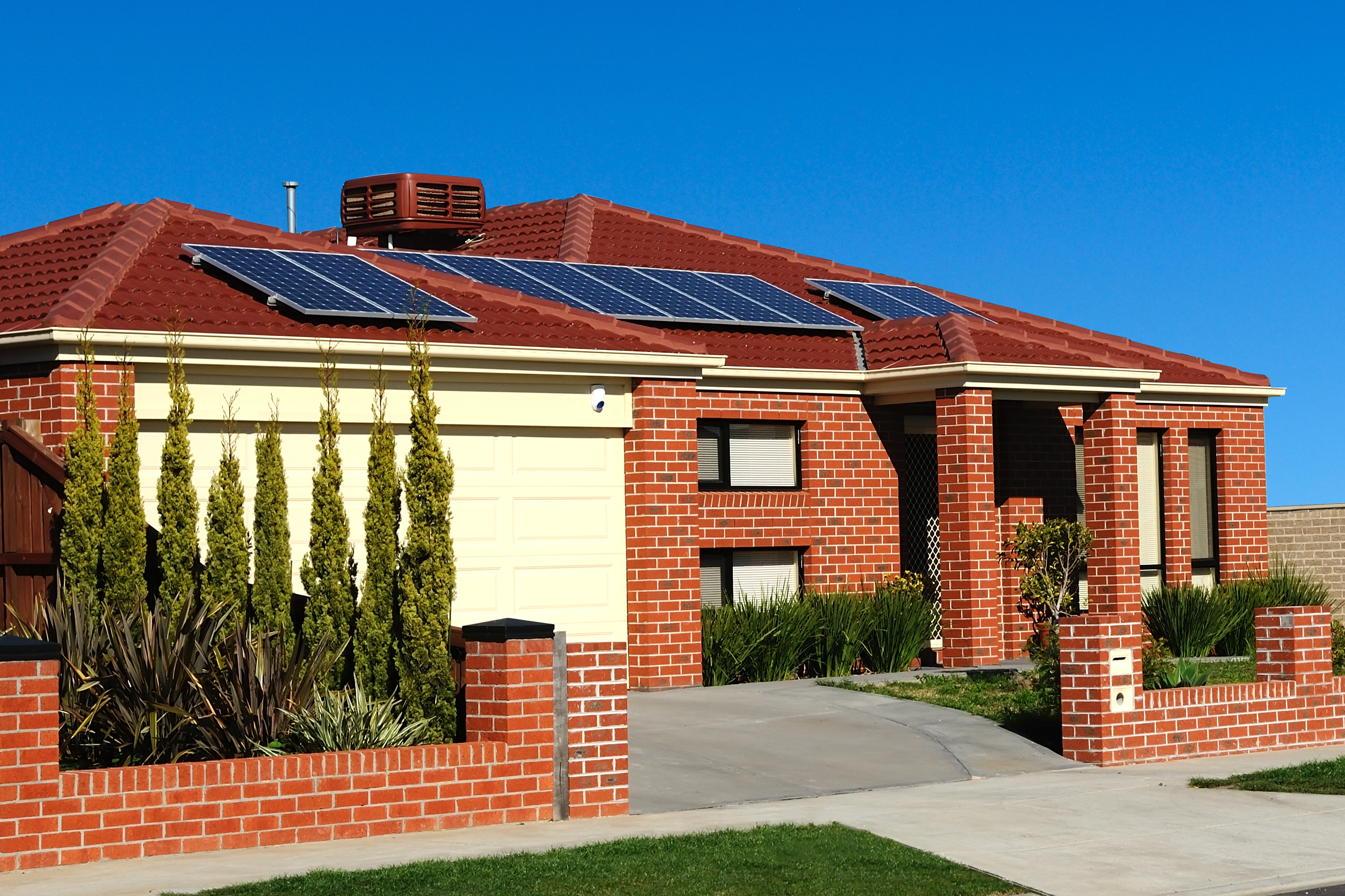 Grid-Tied, Off-Grid, or Hybrid: Which Solar System is Right for You?